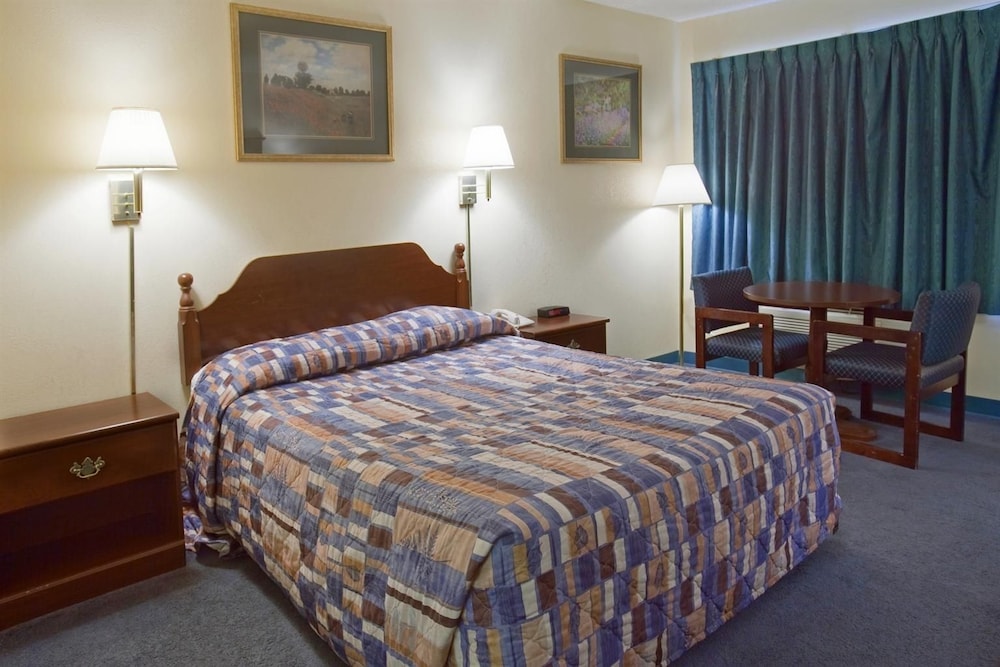 Americas Inn view 5