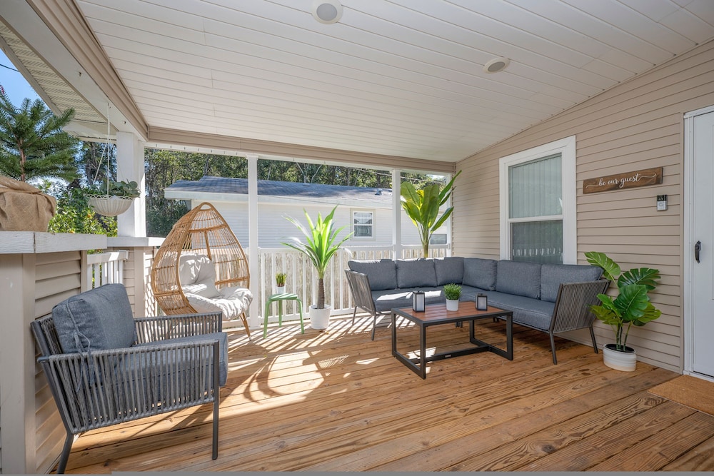 Bright 4BR Home Near Beach Historic Downtown