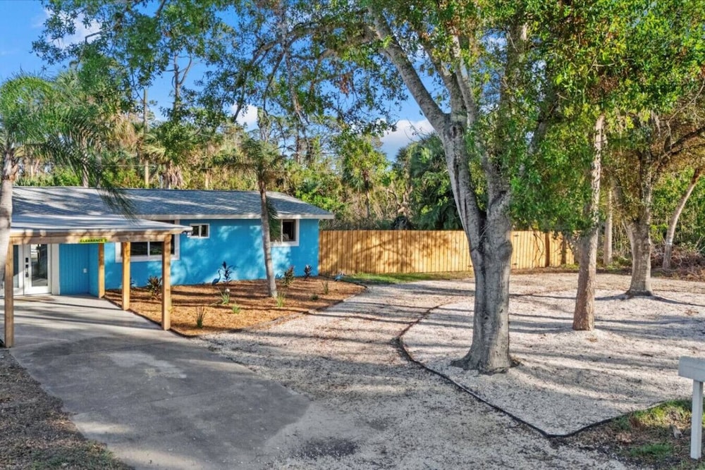 Coastal 2-Bedroom Home Minutes to Beach