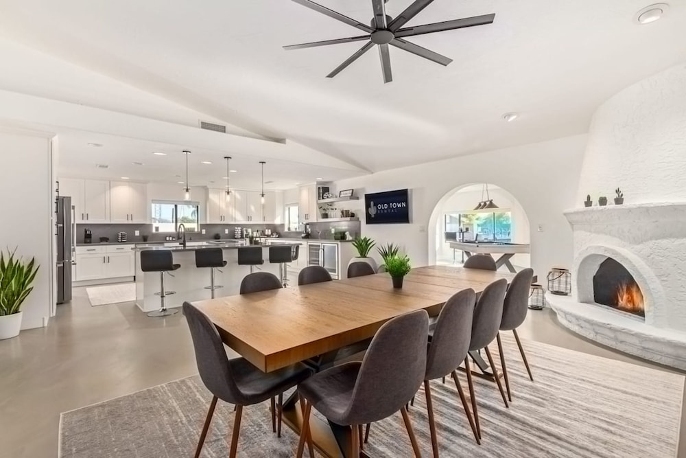 5BR Resort-style Oasis 2 Primary s Cabana Gameroom