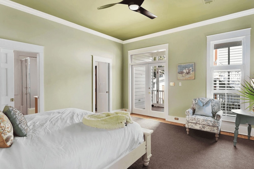 30A Grayt'n Greatful by Avantstay Charming Home+cottage, Walk to Western Lake