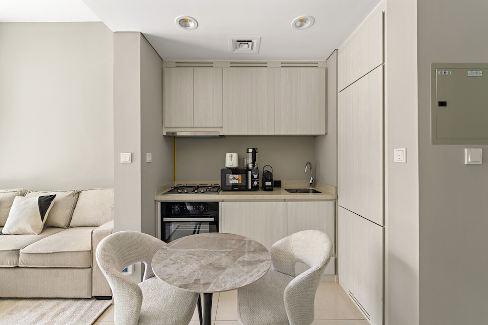 Zada Tower - 2425 1BD