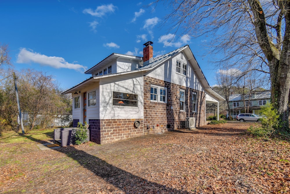 Radiant Gloucester House w/ Private Porch! view 3