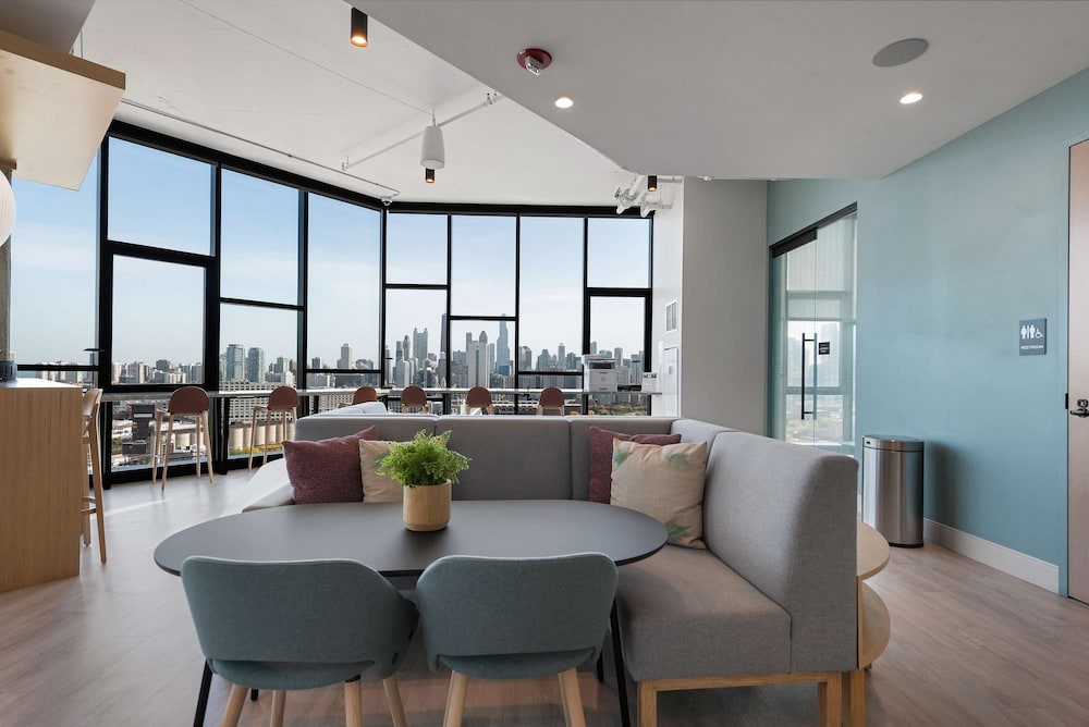 Penthouse Near Fulton Market 3BR Luxury