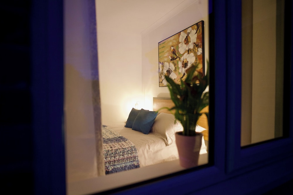 Tring Grange Cottage - Sleeps 2 - Onsite Parking