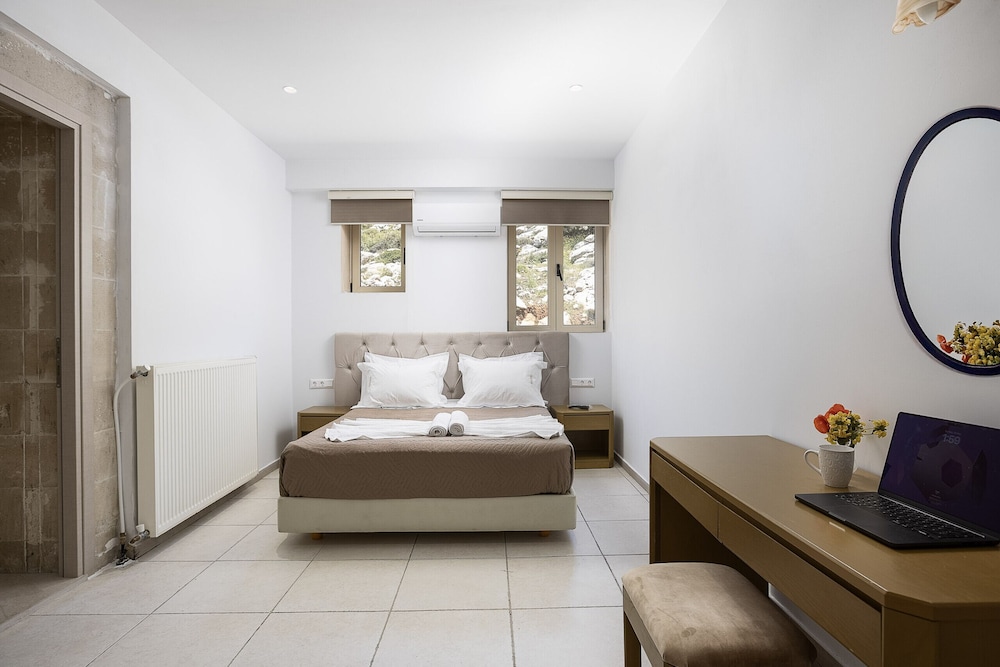 Villa Pasiphae - With Private Heated Pool
