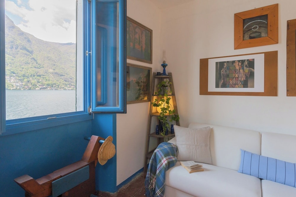 Deriva Apartment on Careno's Beach by Rent all Como