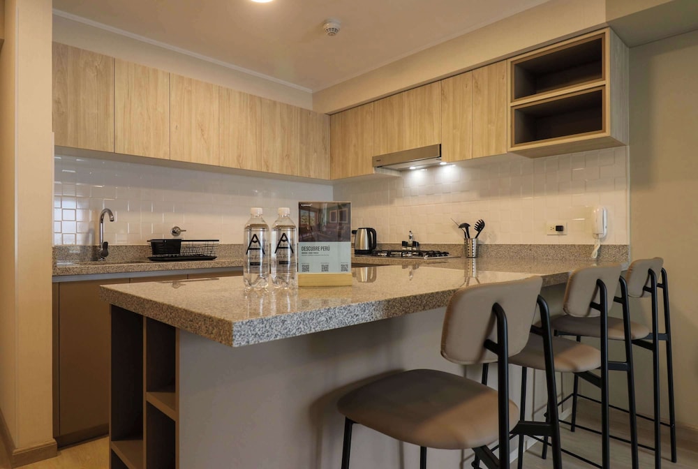 w Beautiful 2BR w Balcony in Miraflores