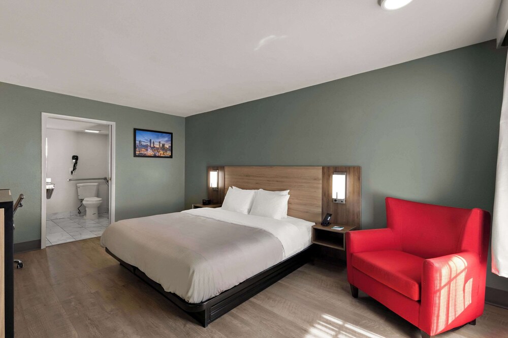 Monroe Vacations - Quality Inn - Property Image 48