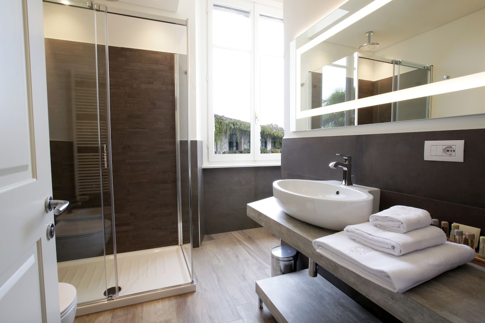 Villa Liberty - Lake Como Rooms & SPA