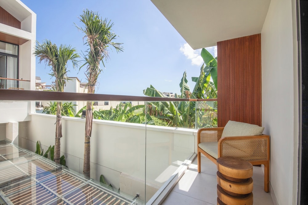 Elegant 3BR Escape Canggu AC 5min Shore