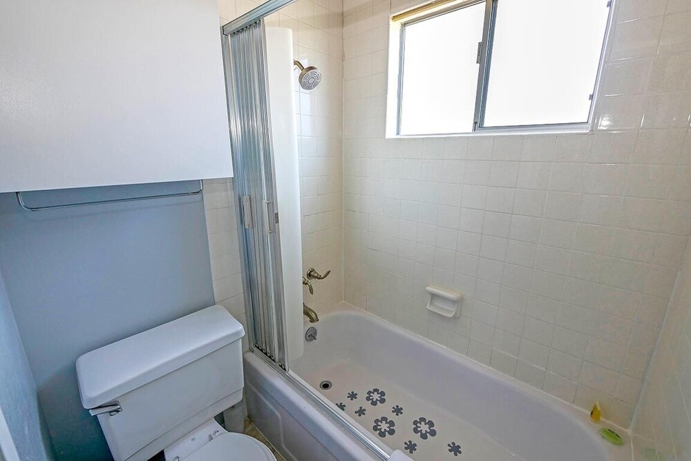 439 Ala Wai, 105 1 Bedroom Condo by RedAwning