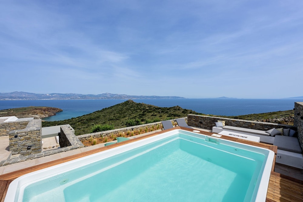Rising Moon sea View Villa Near the Beach