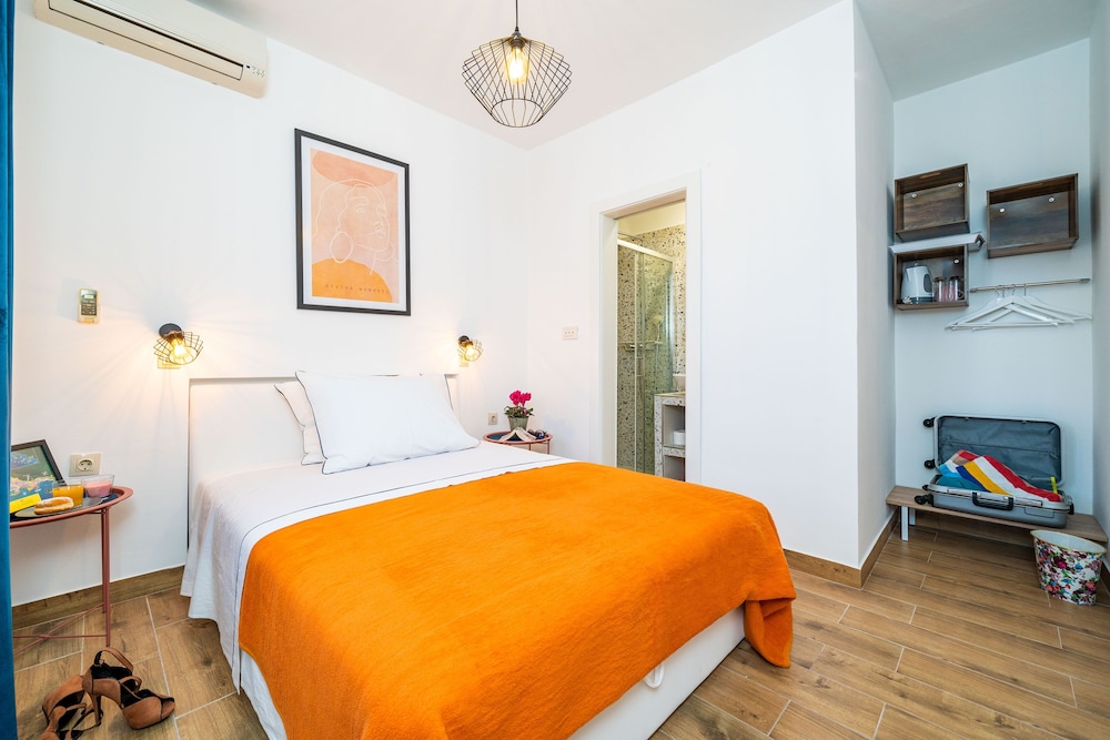 Jele Rooms