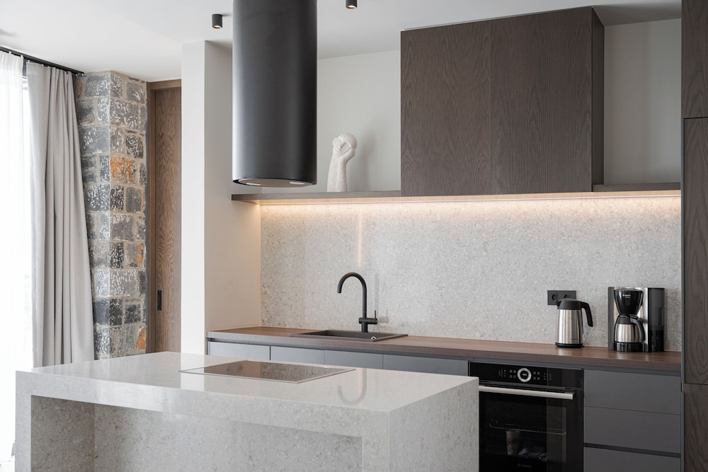 Neromai Cave Luxury Villas