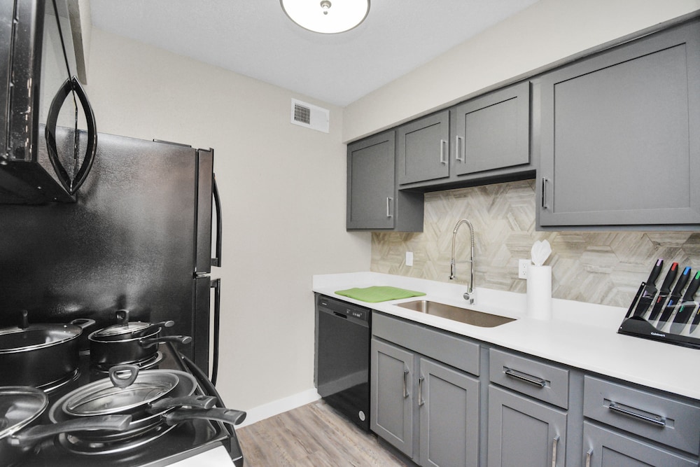 Tx Home Group - Uptown Galleria - Image 2