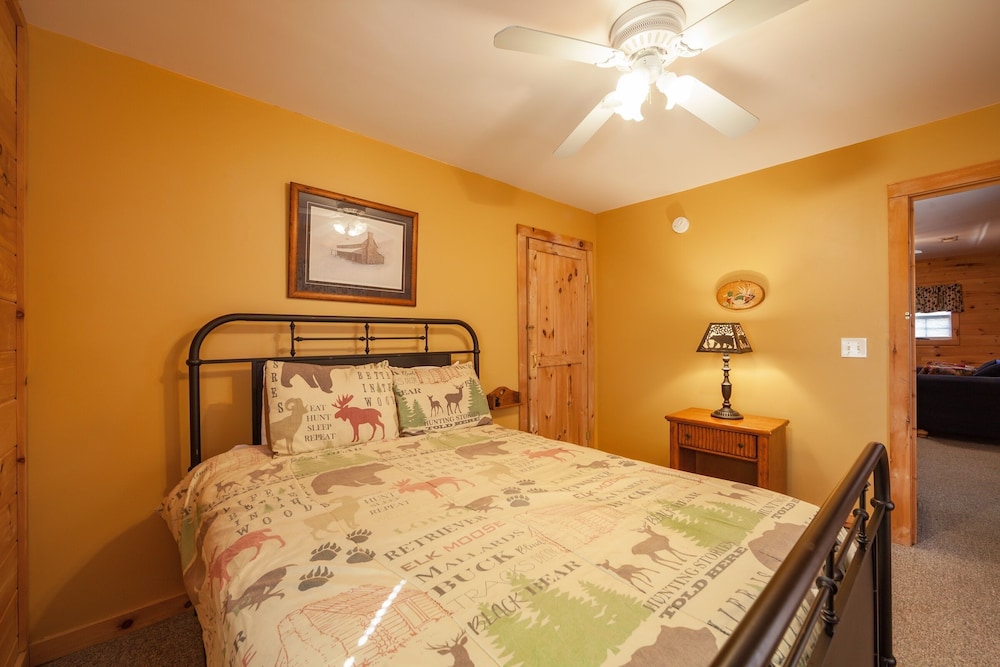 Sleepin' Inn 2 Bedroom Cabin by RedAwning view 2