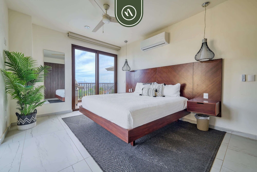 Oceanview 3 BR Condo Near the Beach - Pool