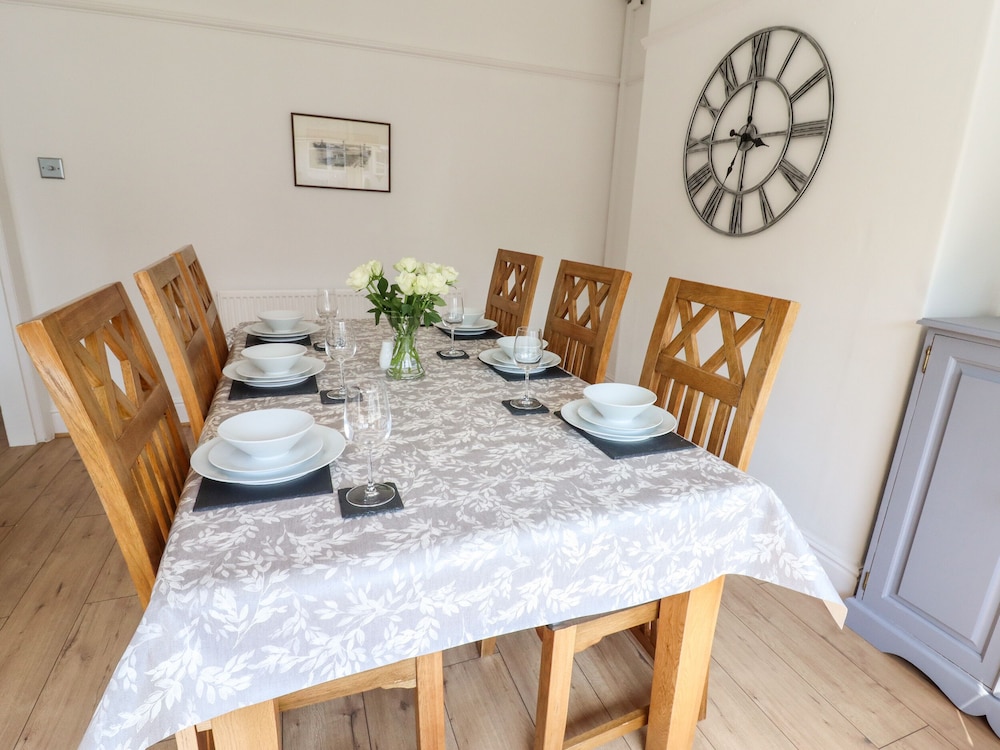 13 The Crescent