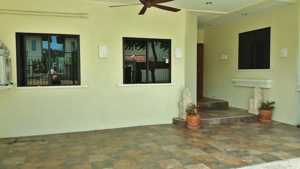 Baan Laksee Pool Villa