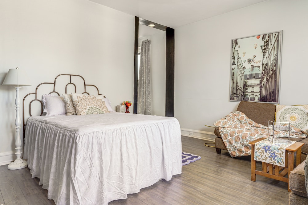 Walkable Apt in York St Historic District