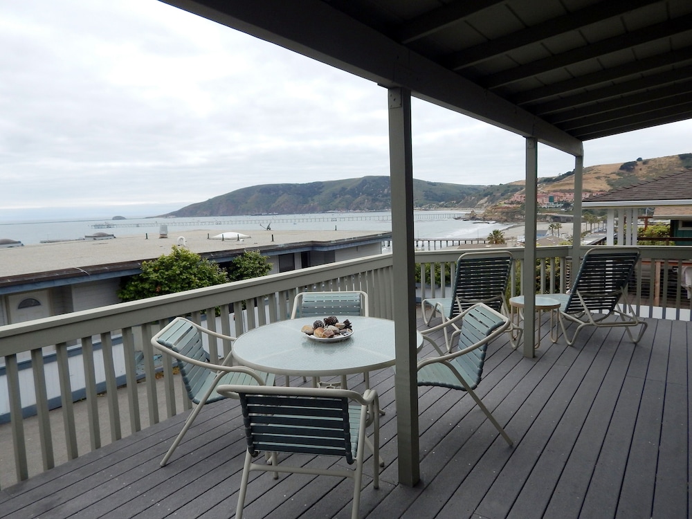 141 A 1st Street 3 Bedroom Home by RedAwning view 3