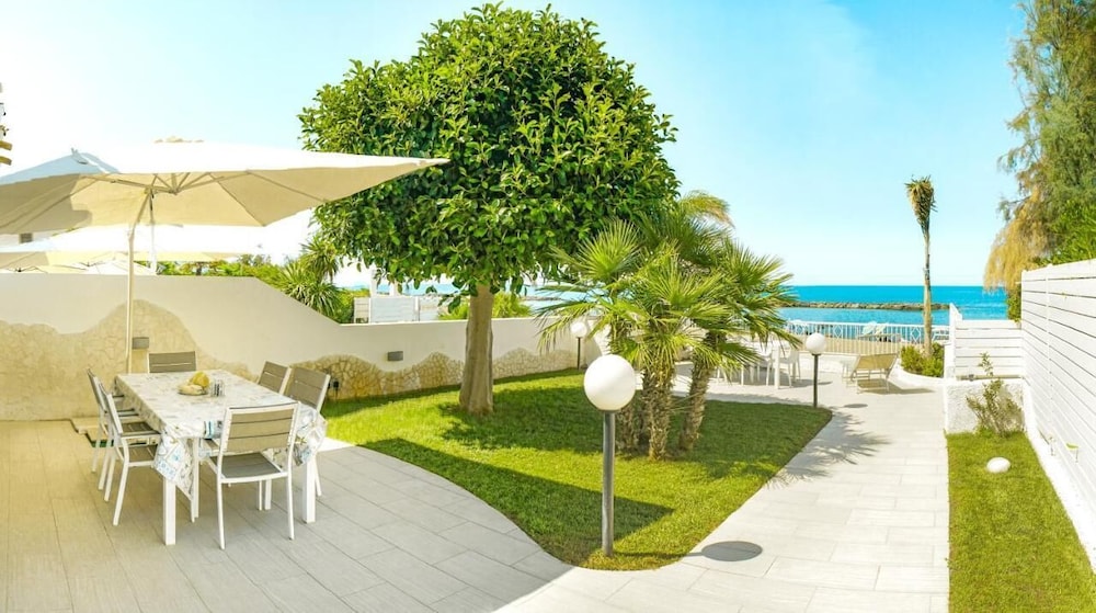 Luxury Villa on the Beach in Diamante, Sea View - Villa Ventre