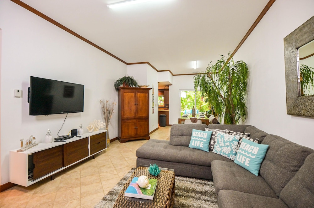 Veranda 1H - 3 bdr 3 Bath Family view 3