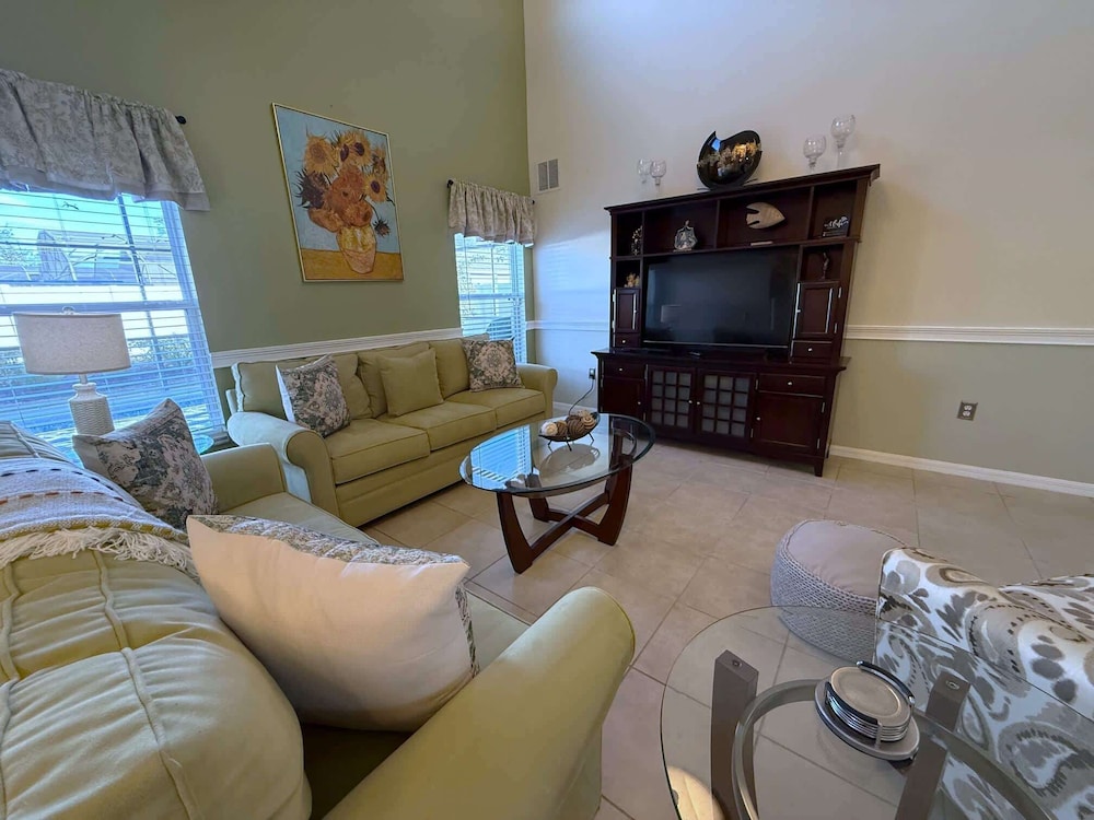 Spacious 5-bedroom Pool Villa in Southern Dunes