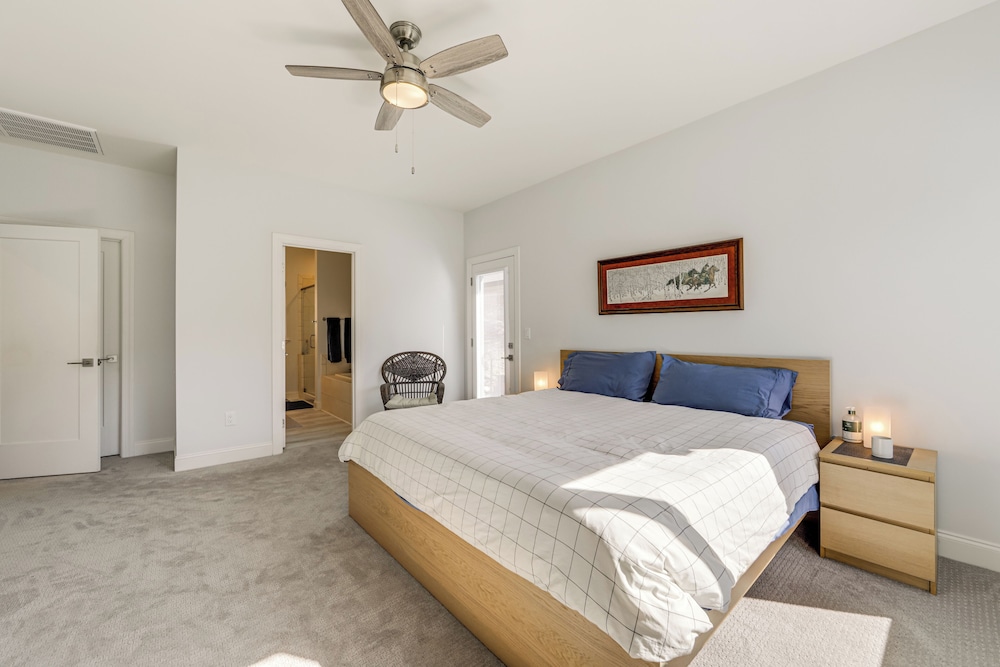 7 Mi to Dtwn Asheville: Apt w/ Sauna Access!