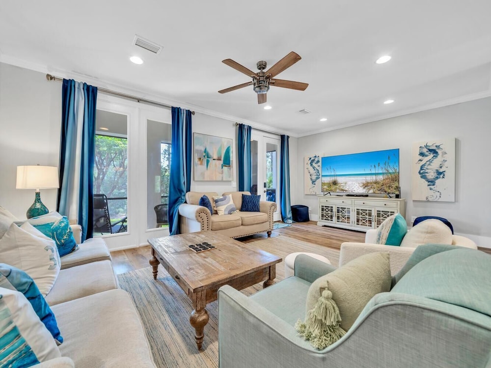 Gulf Place Courtyard 73