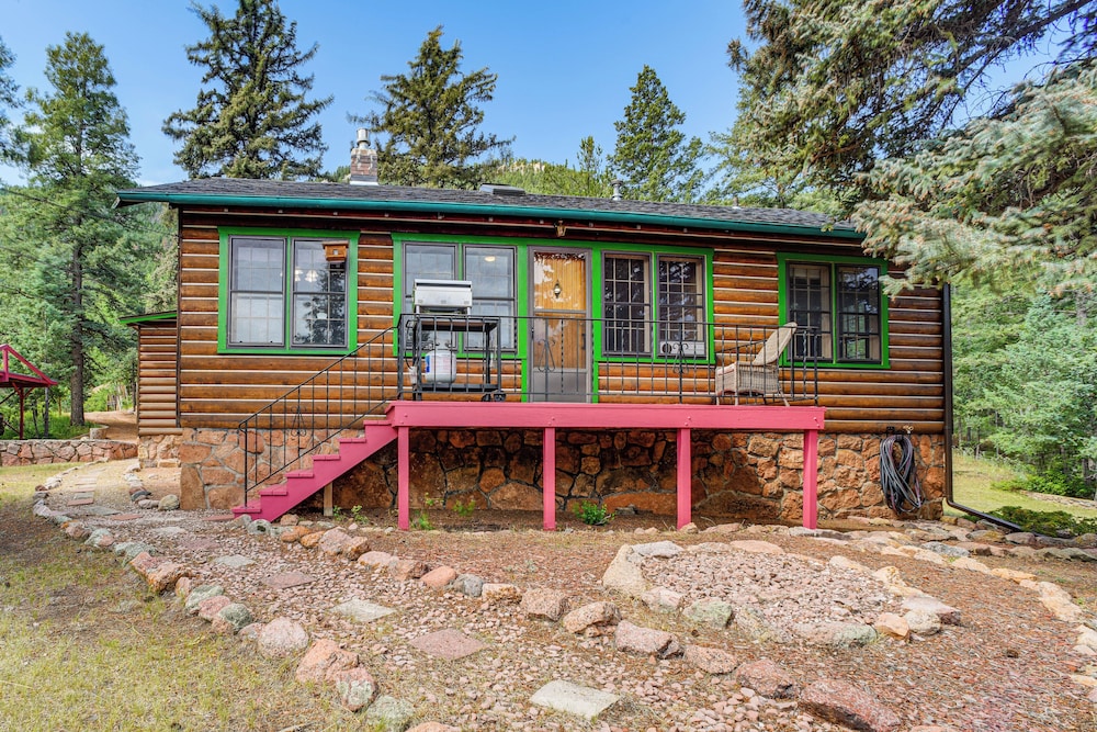Mtn-view Cascade Cabin Near Garden of the Gods!