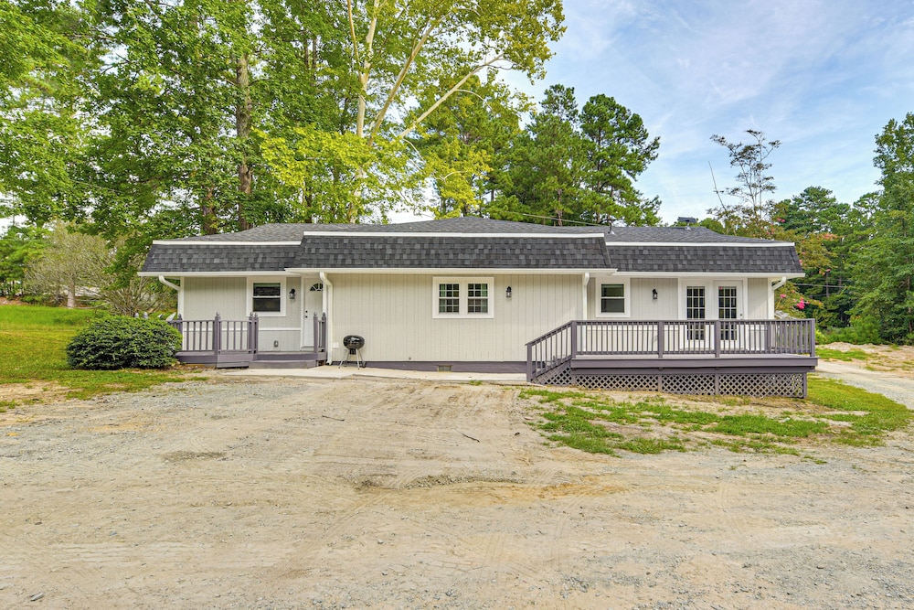 Private Deck & Yard: Home 3 Mi to Dtwn Sanford!