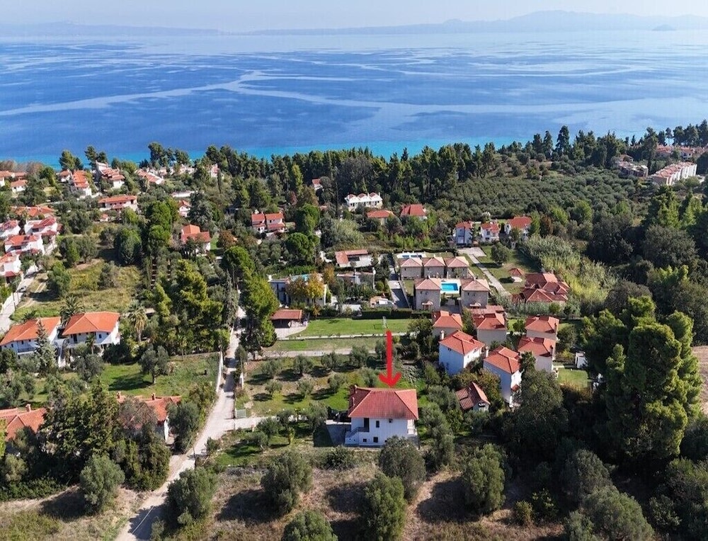 Scenic Kriopigi Getaway - Cozy Anna-maria Apartment for 4 photo 5