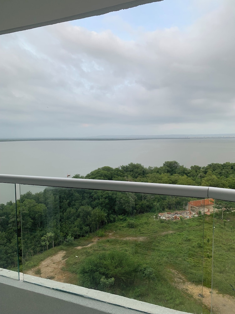 Oceani Towers 1006