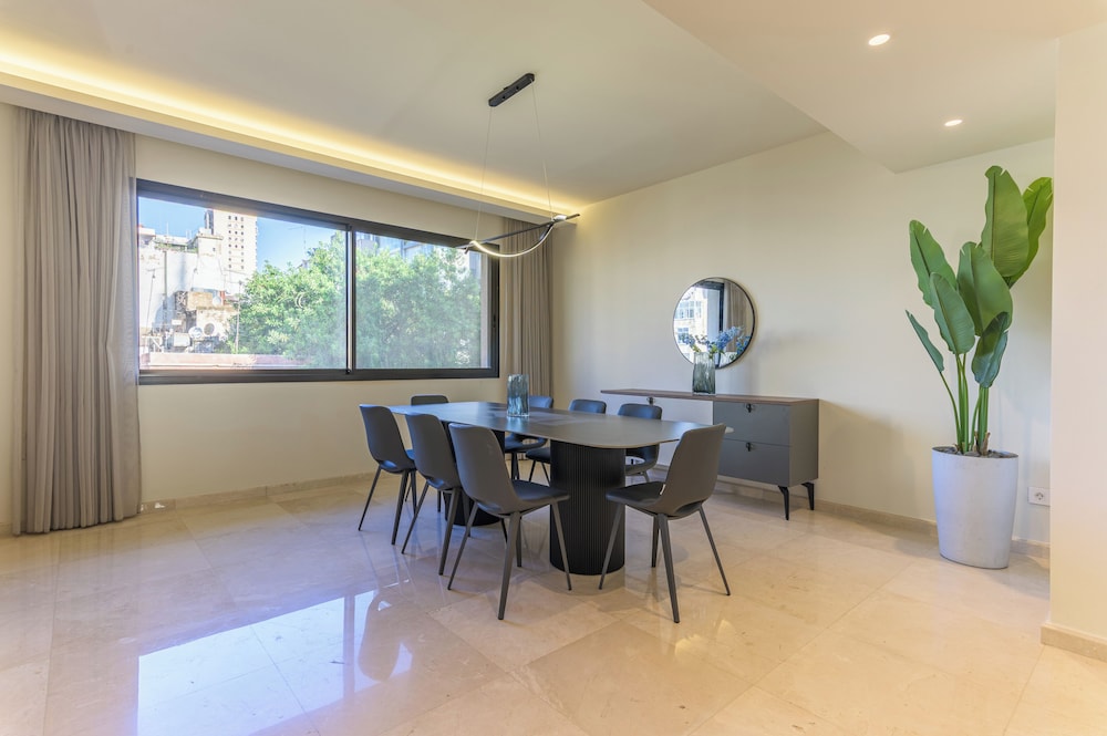 Achrafieh Gate - Modern 3-BR Apartments
