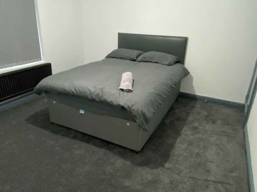 Room in Guest Room - Comfortable Room Near Coventry City Centre view 2