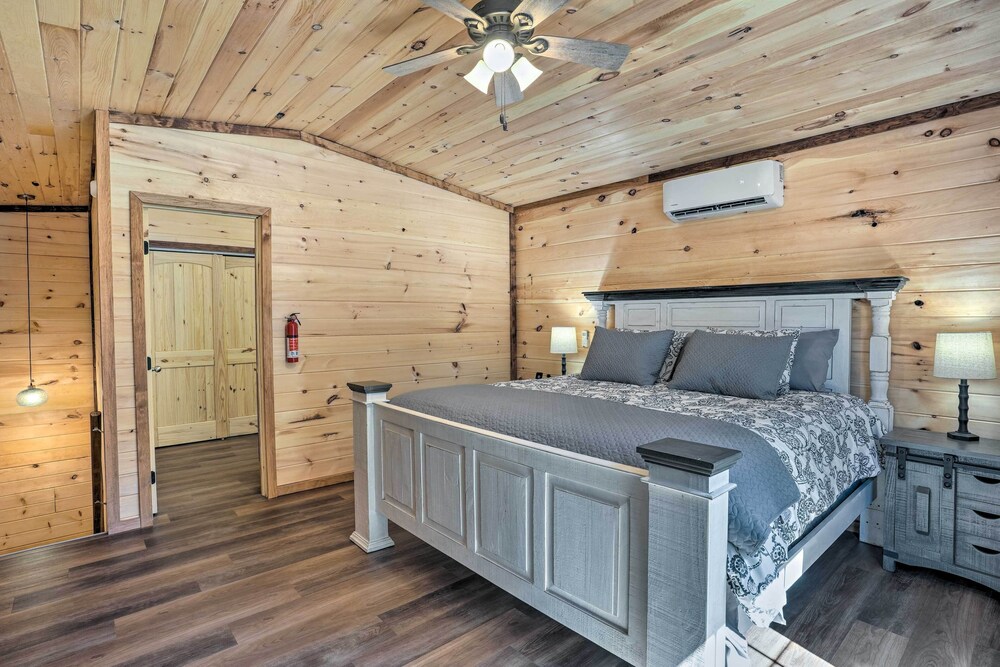 Lakeside Cabin w/ Kayaks: Near Cloudland Canyon! view 4