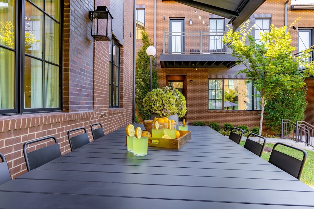 The Magnolia 1 by Avantstay Minutes to Downtown