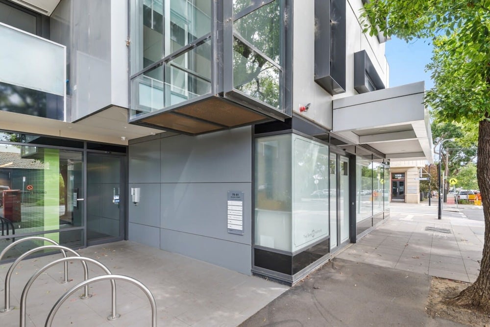 Pristine 1-bed Apartment Near Local Cafes
