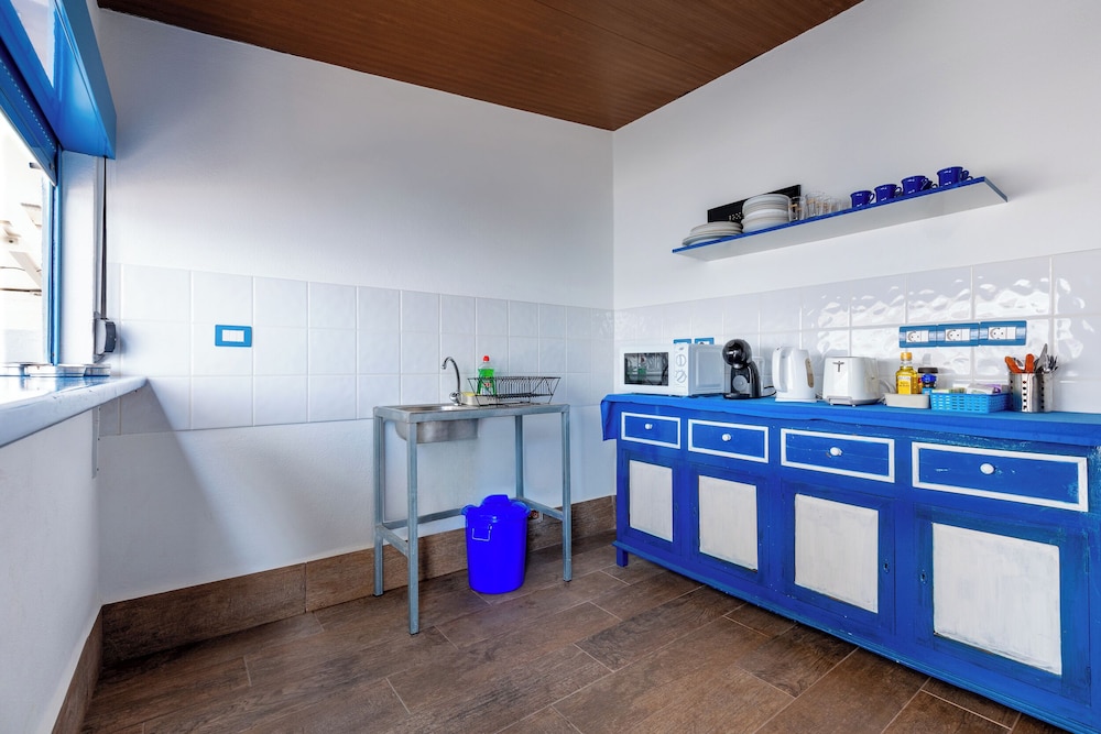 Riva Eco Guest House Los Abrigos view 3