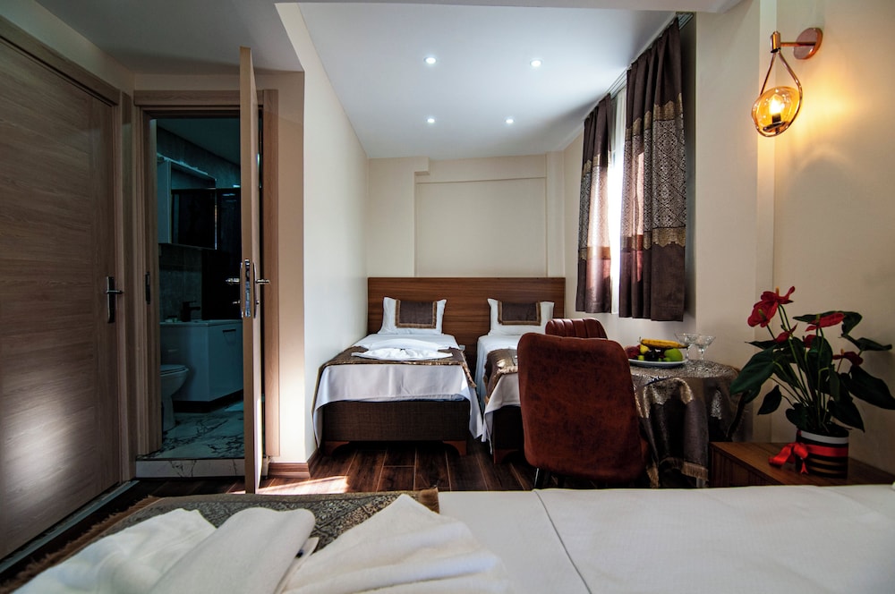 By Historial Hotel - Image 62