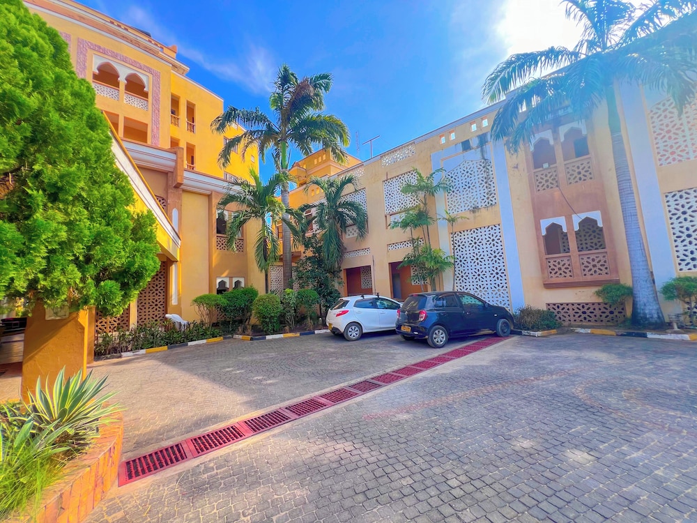 Sea Breeze Beachfront Apartments view 5