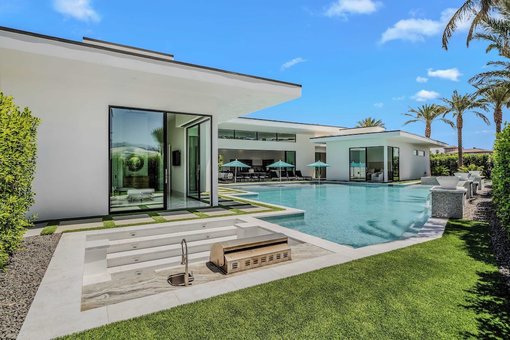 Sleeps 54 3 Luxury Villas w/ Pool + Spa, Pickleball Bravo by Avantstay