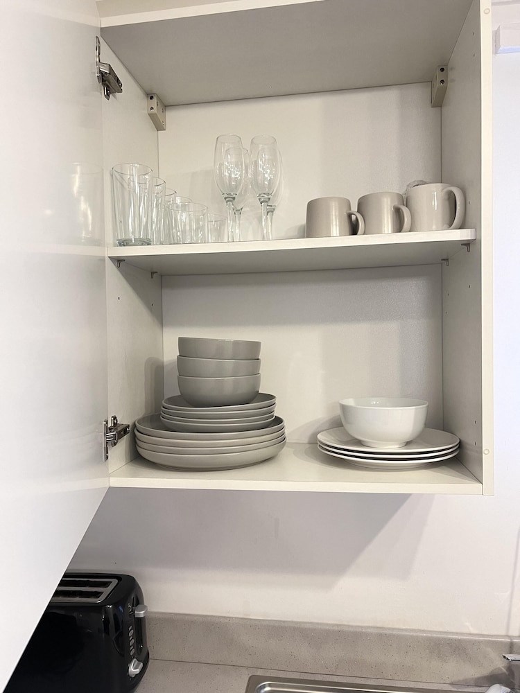 London Oasis Apartment Escape