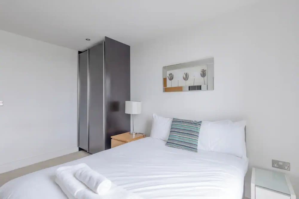 Sleek & Sunny 1BD Flat Near Greenwhich - Deptford!