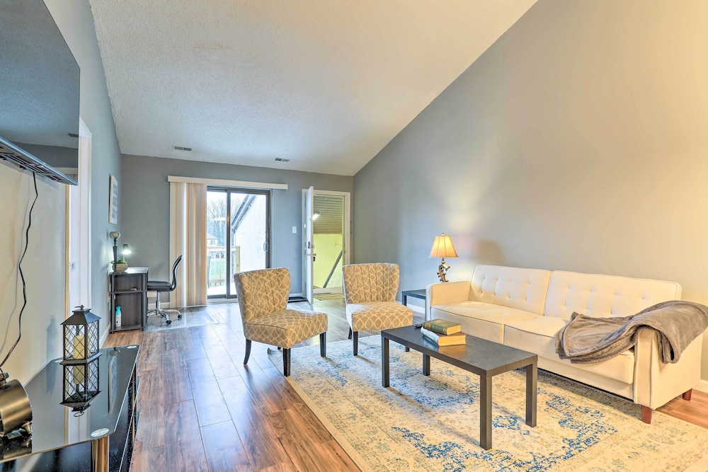 Inviting Poconos Getaway w/ Deck: Ski & Hike!