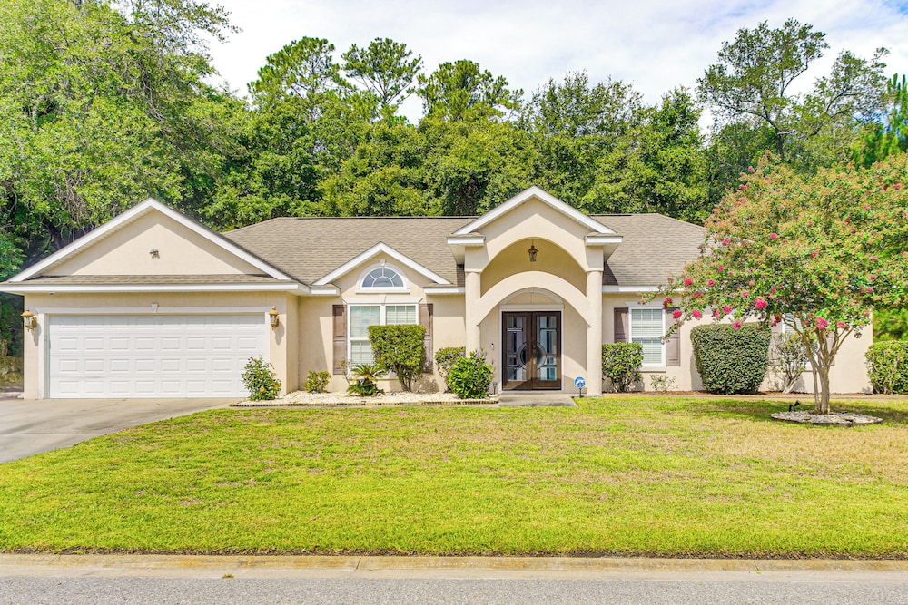 14 Mi to Jekyll Island: Luxe Brunswick Home view 4