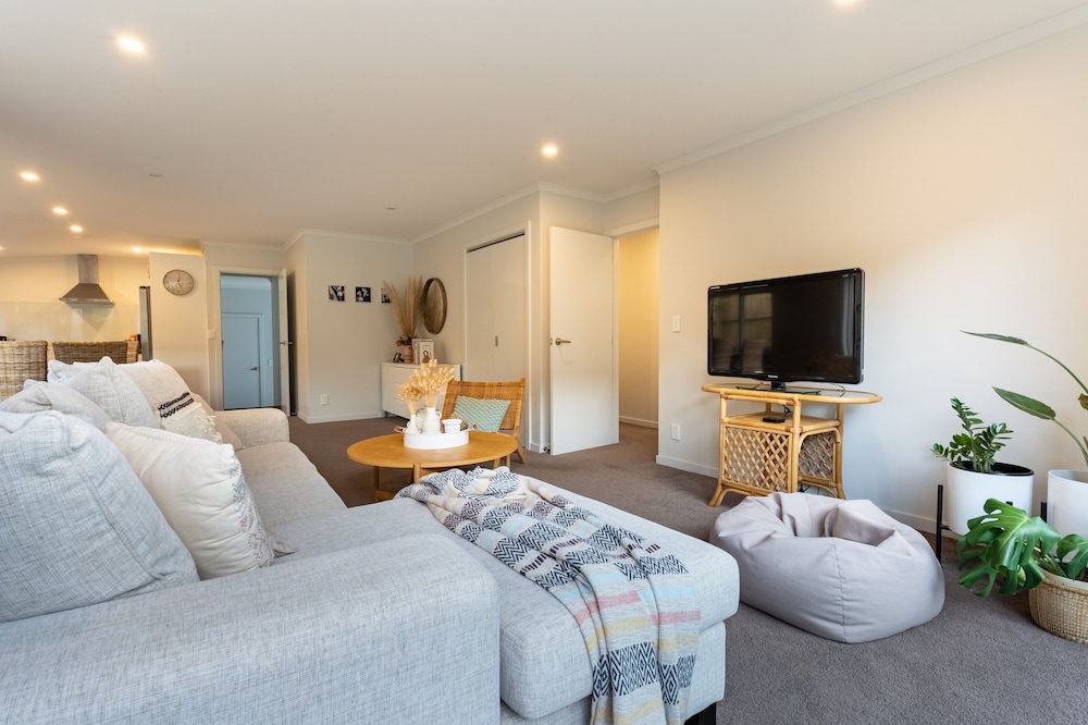 Manly Bay Wonderful 3BR New Home - Fibre view 2
