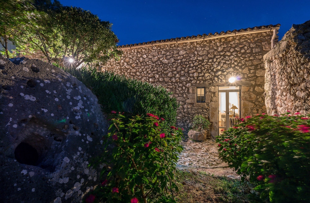 Askos Villa